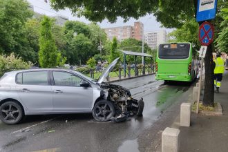 a intrat in autobuz accident grav pe bd timisoara la jumatatea drumului intre afi cotroceni si plaza romania stb linia 137 blocata 682845d9618ae