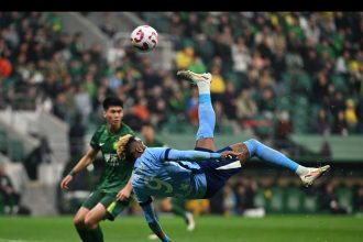 aaron boupendza a murit dupa ce a cazut de la etajul 11 al unui bloc din china ce variante sunt luate in considerare de politie 6835ca20c6332