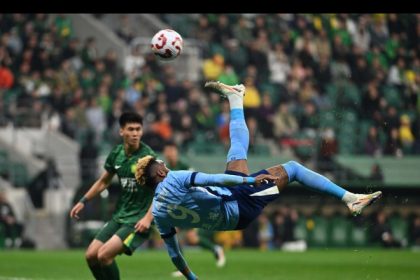 aaron boupendza a murit dupa ce a cazut de la etajul 11 al unui bloc din china ce variante sunt luate in considerare de politie 6835ca20c6332