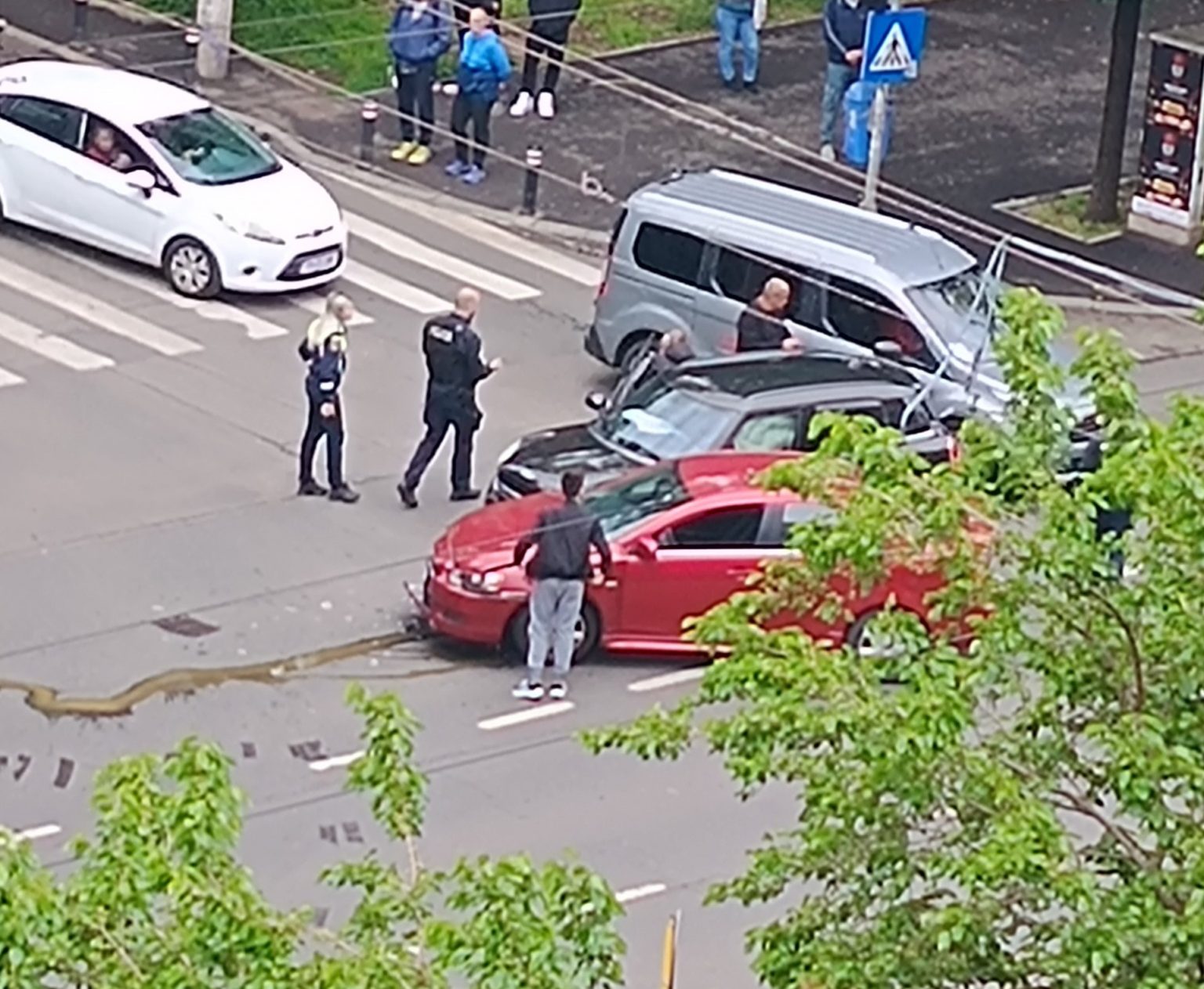 accident in zona kaufland colentina martor se circula greu pe o banda 68287f4204455