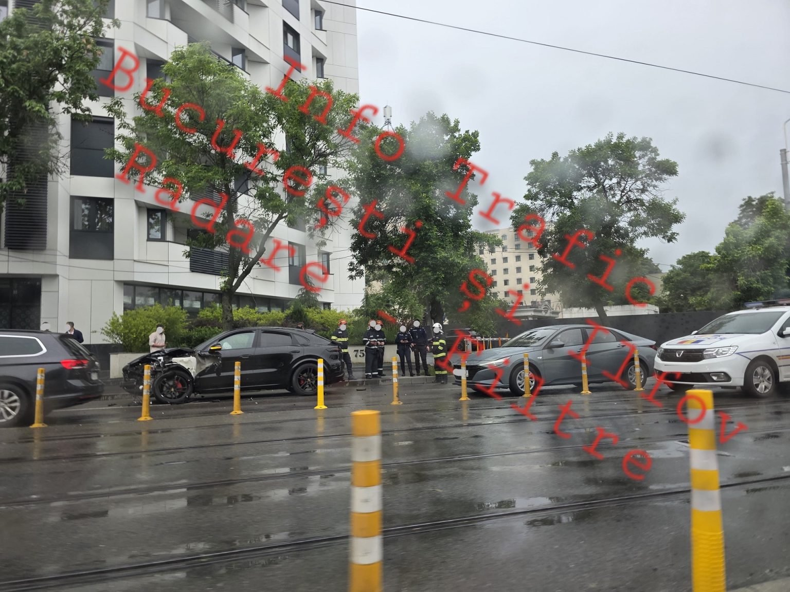 accident pe bulevardul aerogarii o masina a fost distrusa in partea din fata 6831dbc18e6a4