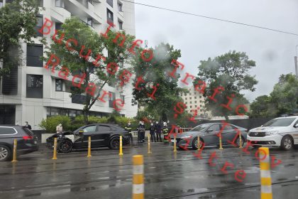 accident pe bulevardul aerogarii o masina a fost distrusa in partea din fata 6831dbc18e6a4