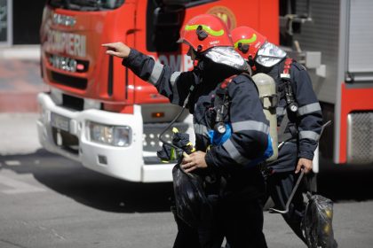 alerta incendiu puternic intr un apartament din drumul taberei martor degajari mari de fum din balcon si in casa scarii trafic blocat in zona 68306e20cbe76