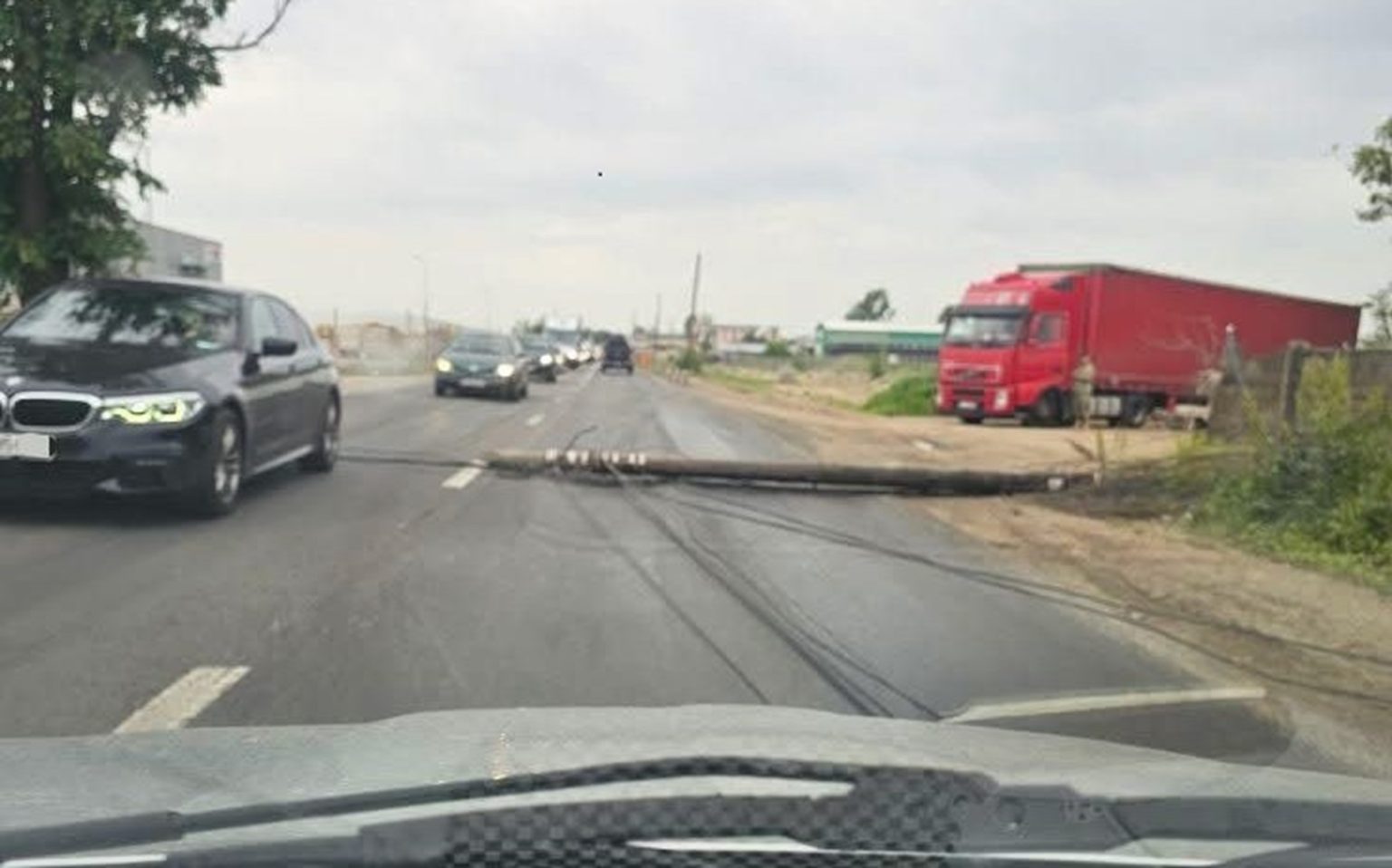 alerta stalp prabusit de a latul soselei pe centura capitalei la bragadiru trafic absolut infernal cu blocaj total 6827152f059e5