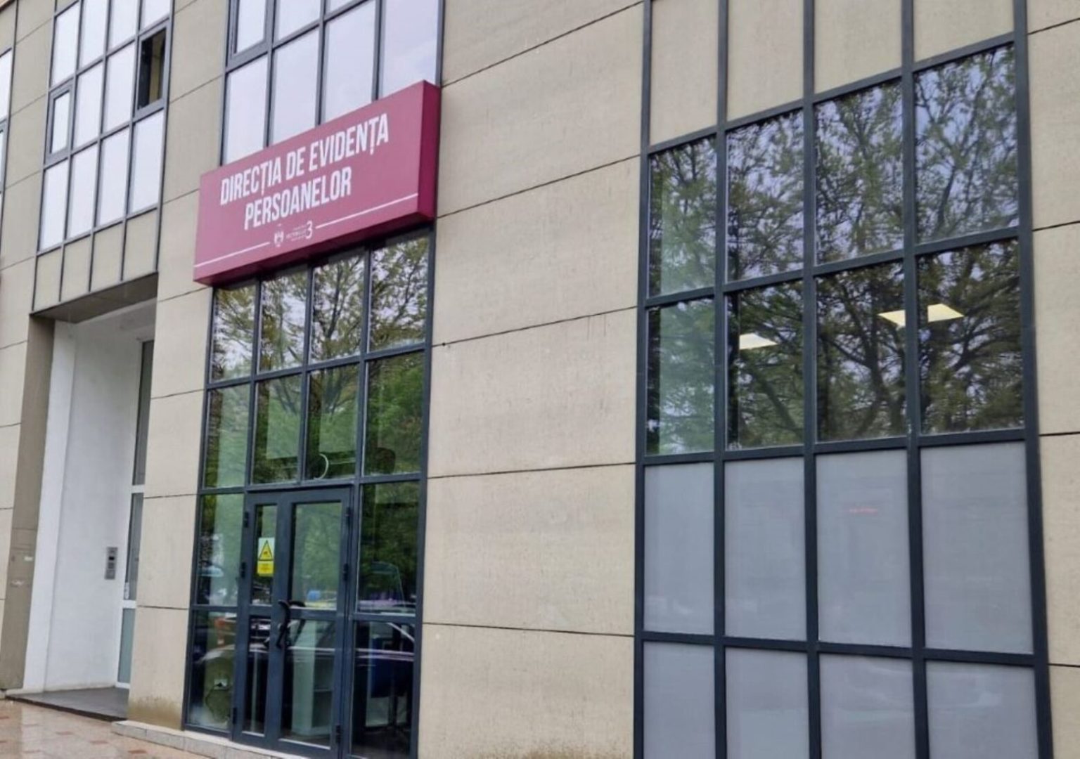 aproape 270 de cetateni din sectorul 3 au carte electronica de identitate 6834832e9033b