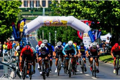 bicicletele pun stapanire in weekend pe bulevardul unirii e yolo jersey urban cycling fest cursa la care iau startul ciclisti faimosi copiii pot participa gratuit 6836f65b6f498