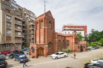 biserica anglicana crampeiul de sacru englezesc de la bucuresti credinciosii se impartasesc si azi din potirul daruit de regina maria 68326d1046be3