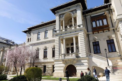 bucurestenii mai pot participa la porti deschise la palatul cotroceni pana in iunie bolojan evenimentul trebuie sa continue nicusor dan va decide prelungirea lui 682eccee47cf8