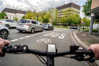 capitala romaniei la coada clasamentului privind pistele de biciclete si strazile scolare cat de afectata e siguranta elevilor 683329bedee57