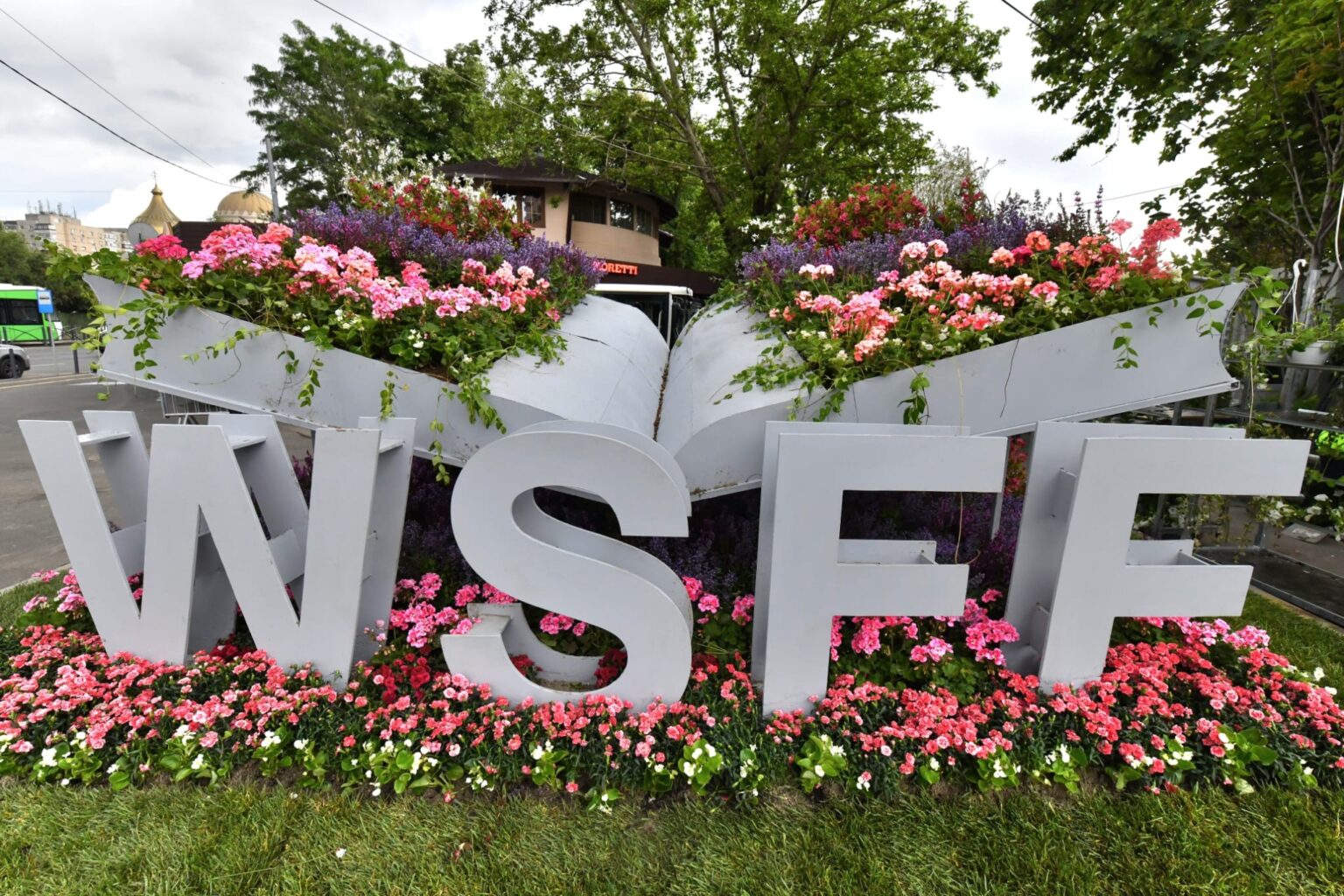 care este programul de azi de la west side flower fest festivalul florilor din parcul drumul taberei spectacole teatru de papusi si vanatoare de comori pe lista de activitati 683ad1142c529