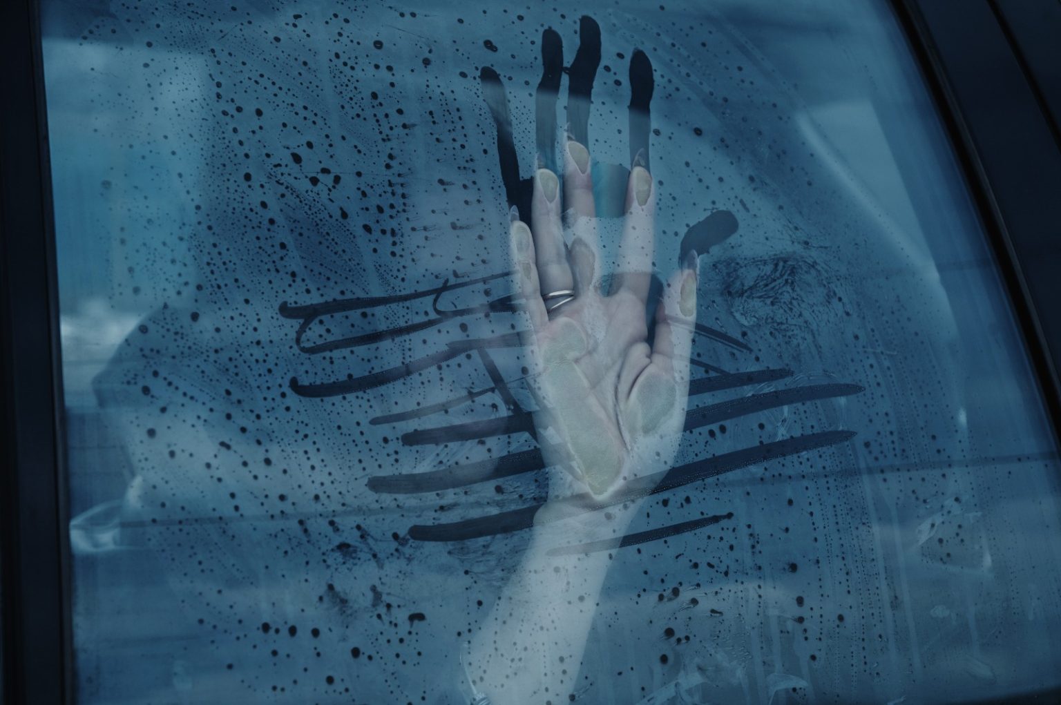 caz extrem de violenta domestica in bucuresti o femeie luata cu forta intr o masina de fostul iubit ea a evadat el si prietenii care l au ajutat prinsi intr o parcare 6835bfdebfb25