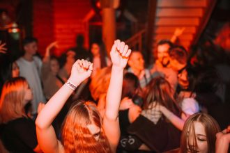 ce putem face in bucuresti in acest weekend avem noaptea muzeelor woof fest festivalul lui bobita fashion garden bazar si multe altele 6825451295567