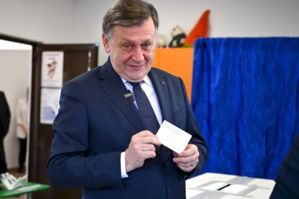 crin antonescu propune crearea unui nou partid de dreapta reteaua securistico propagandistica din spatele lui dan a castigat din nou 682ca0f4136de