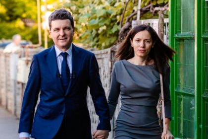 de ce a lipsit mirabela gradinaru de la ceremonia de investire a lui nicusor dan a participat doar fiica sa aheea 68345c3f2627d