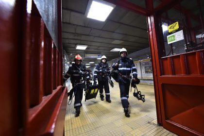 esential incendiu in tunel la metrou dimineanta pe magistrala 3 intre statiile gorjului si lujerului isu mai multi calatori au fost evacuati ca masura de precautie 682999b3c4eea