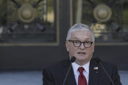 exclusiv fost ambasador sua in romania palma grea pentru simion el cu adevarul nu s a intalnit in viata lui 6830b3eb92c17