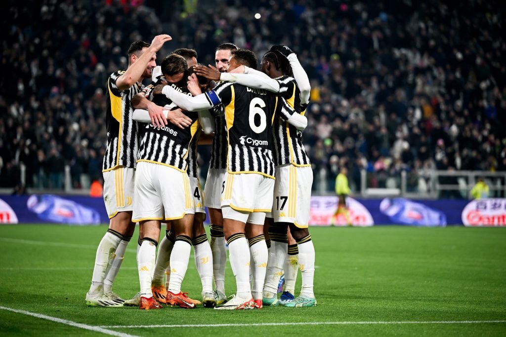 fanii lui juventus spera ca del piero care a obtinut licenta pro va antrena echipa 682da68ead819