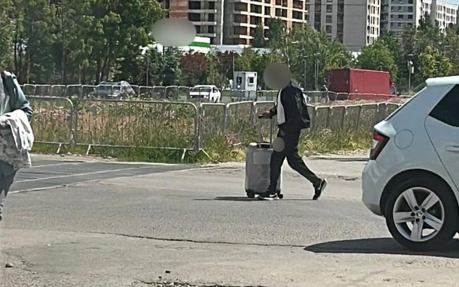 foto metoda pachetul din spania un barbat a fost prins de diicot in sectorul 6 cu un troler in care avea 2 kilograme de canabis 6825f3b52e888