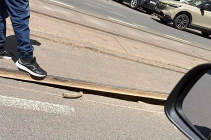 foto o sina de tramvai s a umflat si a fugit de pe traseu pe sos pantelimon spre mega mall infrastructura 0 spune cu naduf un bucurestean 682c9b9a8fc8a