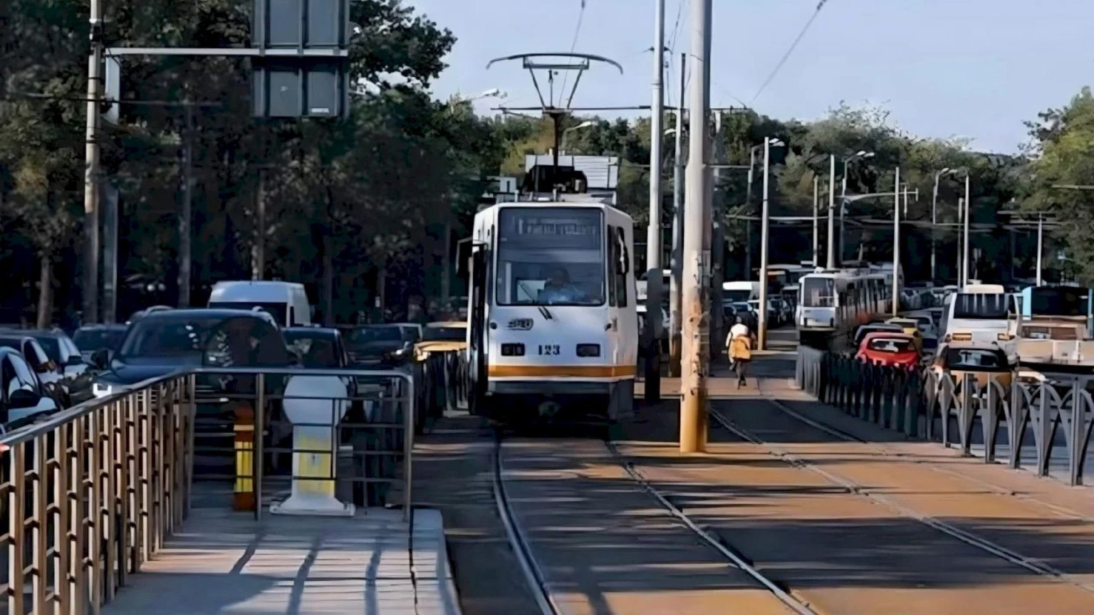 incident tehnic pe traseu linia 1 este blocata pe iancu de hunedoara spre bucur obor stb s au aplicat masuri de deviere 683995df4ac34