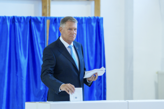klaus iohannis a iesit la vot am avut si noroc si am si muncit noi in romania in ultimii 10 ani iar lucrurile au mers bine 6829b76d05d9c