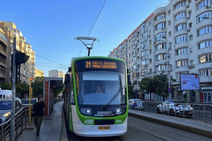 linia 21 este blocata din cauza unei masini parcate aiurea pe calea mosilor stb este afectat sensul spre piata sfantul gheorghe 682d81496eddb