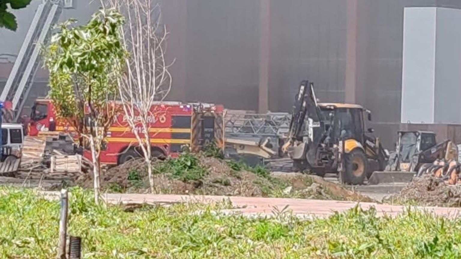 mesaj ro alert emis in bucuresti dupa ce a izbucnit un puternic incendiu la o hala de langa laminor pe bd basarabia intervin 10 autospeciale de stingere 682b1c6eab64a