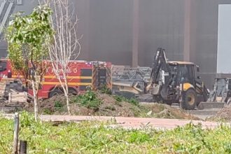mesaj ro alert emis in bucuresti dupa ce a izbucnit un puternic incendiu la o hala de langa laminor pe bd basarabia intervin 10 autospeciale de stingere 682b1c6eab64a