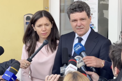 nicusor dan si partenera lui au votat in fagaras 6829805d0b597