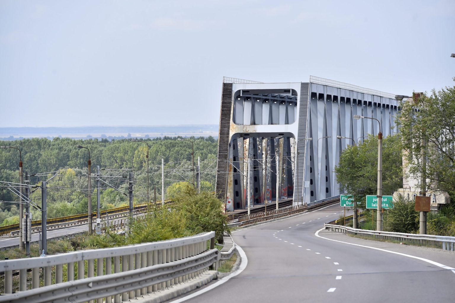 noi restrictii de circulatie pe autostrada a2 pe sensul bucuresti constanta incepand de luni cnair se fac lucrari la podul de la cernavoda o banda va fi inchisa 68273f587948e