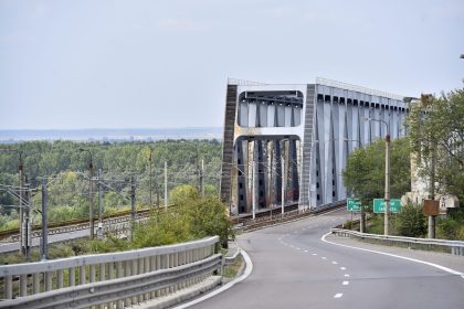 noi restrictii de circulatie pe autostrada a2 pe sensul bucuresti constanta incepand de luni cnair se fac lucrari la podul de la cernavoda o banda va fi inchisa 68273f587948e