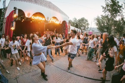 nu veni ce vrea sa zica de fapt straniul mesaj nostalgia care umple bucurestiul organizatorii spun ca ei chiar vor sa mergem la festival la sfarsit de iunie 68251679c1ffa