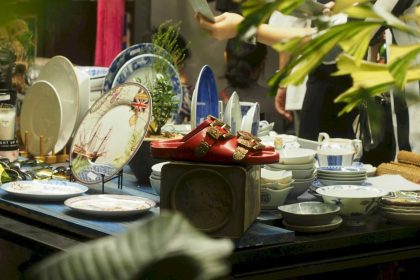 parcul obor gazduieste targul anticarilor de joi pana duminica aleile de langa primarie se transforma intr un muzeu in aer liber intrarea este gratuita 682da91e3ca1f