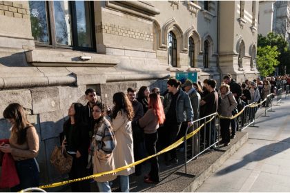 pici si adolescenti insotiti de parinti locul 1 in top fani noaptea muzeelor in bucuresti au fost mii de vizitatori dar nu la fel de multi ca anul trecut 6829c632355f6