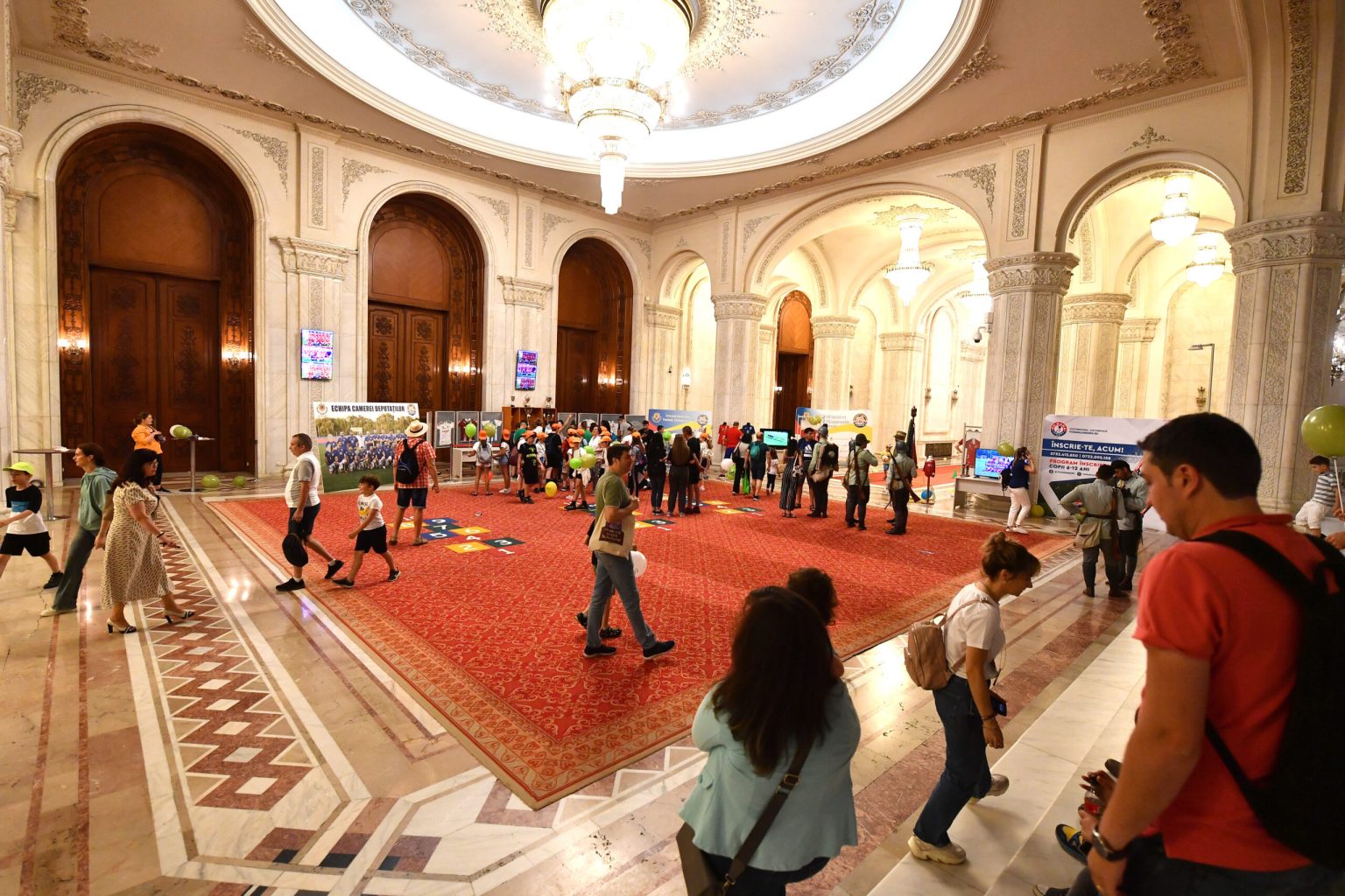 porti deschise la camera deputatilor de ziua copilului expozitie de elicoptere in curtea parlamentului spectacole de teatru cursuri de origami printre activitati 68373ddb2043e