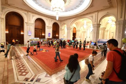 porti deschise la camera deputatilor de ziua copilului expozitie de elicoptere in curtea parlamentului spectacole de teatru cursuri de origami printre activitati 68373ddb2043e