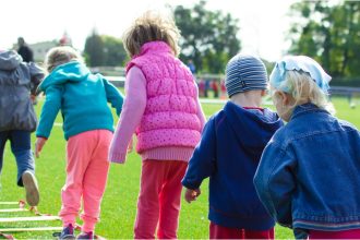 proiect grozav pentru copii in dificultate maratonul educatiei alternative in bucuresti intrarea se plateste cu o carte sau un plus pentru fetite si baieti defavorizati 6829a8e57a6b2