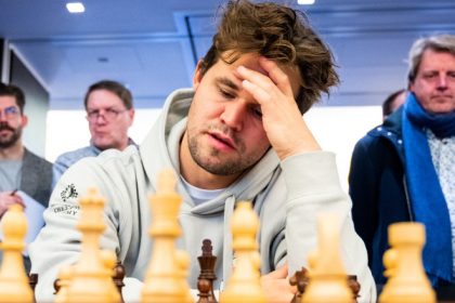 record de participanti la partida de sah magnus carlsen restul lumii cati sahisti s au unit sa l invinga pe fostul campion mondial 682cae14d0865