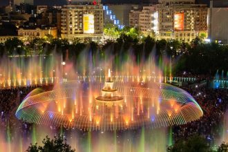 revin spectacolele de apa muzica si lumini la fantanile din piata unirii programul pana in septembrie 682d62ce55365