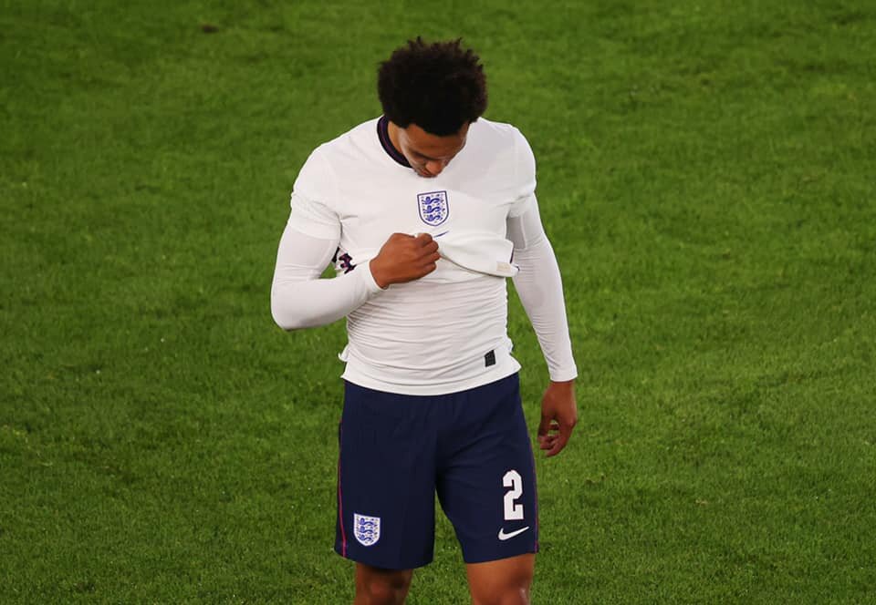 ridicarea trofeului premier league pe anfield cea mai frumoasa zi din viata lui alexander arnold 68346f38a0739