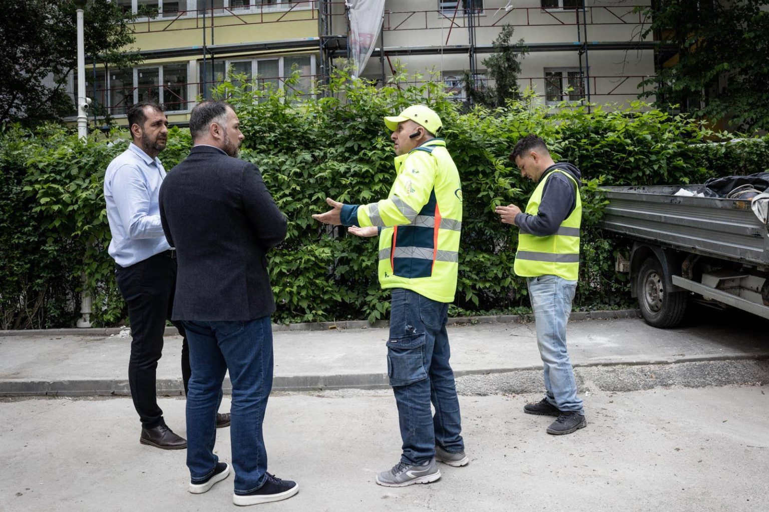 santierele continua la cele 113 blocuri anvelopate din sectorul 2 primarul rares hopinca face apel la dialog si intelegere 683181f98fd99