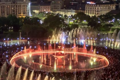 simfonia apei spectacolul de apa muzica si lumini e diseara in piata unirii zeci de drone vor crea personaje din filme pe cerul bucurestiului 683b0a80dd2d2