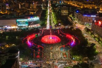 spectacolele simfonia apei revin in centrul bucurestiului la fantanile din piata unirii din 23 mai editia de anul acesta este dedicata lumii cinematografice 682c76144b678