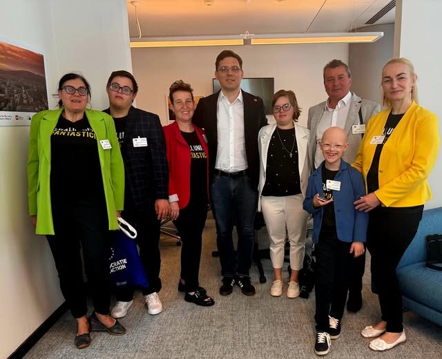 victor negrescu sustine reprezentarea autonoma a persoanelor cu dizabilitati la nivel european parintii copiilor cu dizabilitati sunt eroii mei 6825bab8aab9c