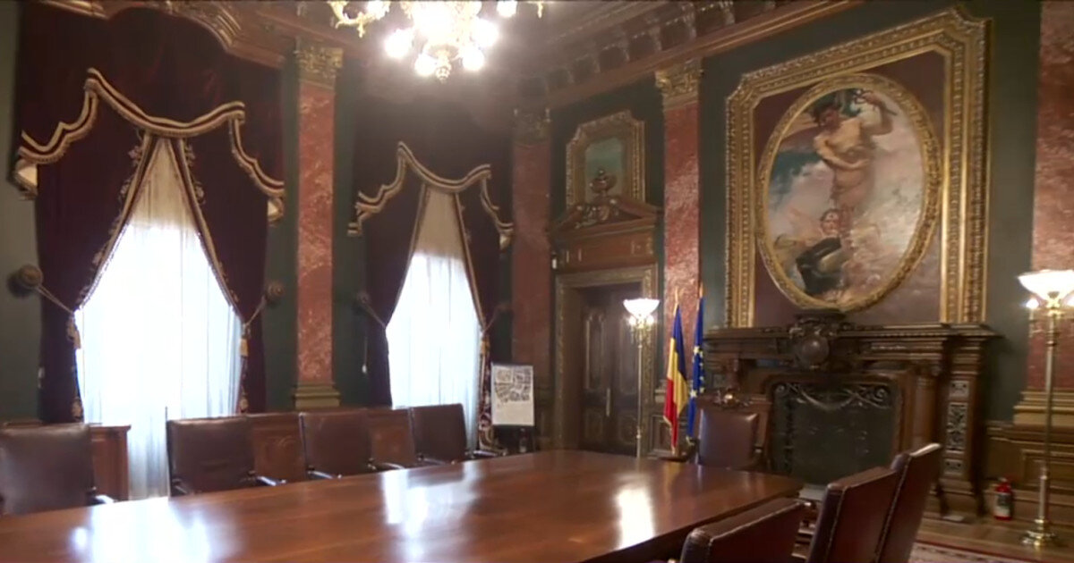 video cladirea bnr din centrul capitalei si a deschis portile publicului oamenii au putut atinge si un lingou de aur de 13 milioane de euro 683ab135017dd