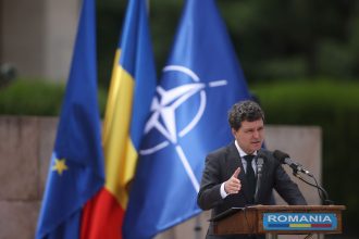 video nicusor dan de ziua eroilor unitatea nu inseamna sa gandim la fel ci sa ne asumam impreuna directia unei romanii europene 68383cd316cc0