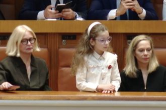 video nicusor dan despre ziua investirii sale ca presedinte fetita a spus ca s a plictisit la discurs 683595226c0d1