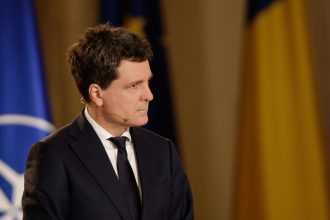 video nicusor dan spune ca romania e deja in recesiune pe de alta parte avem o economie privata care e solida 682ef1ebedaea