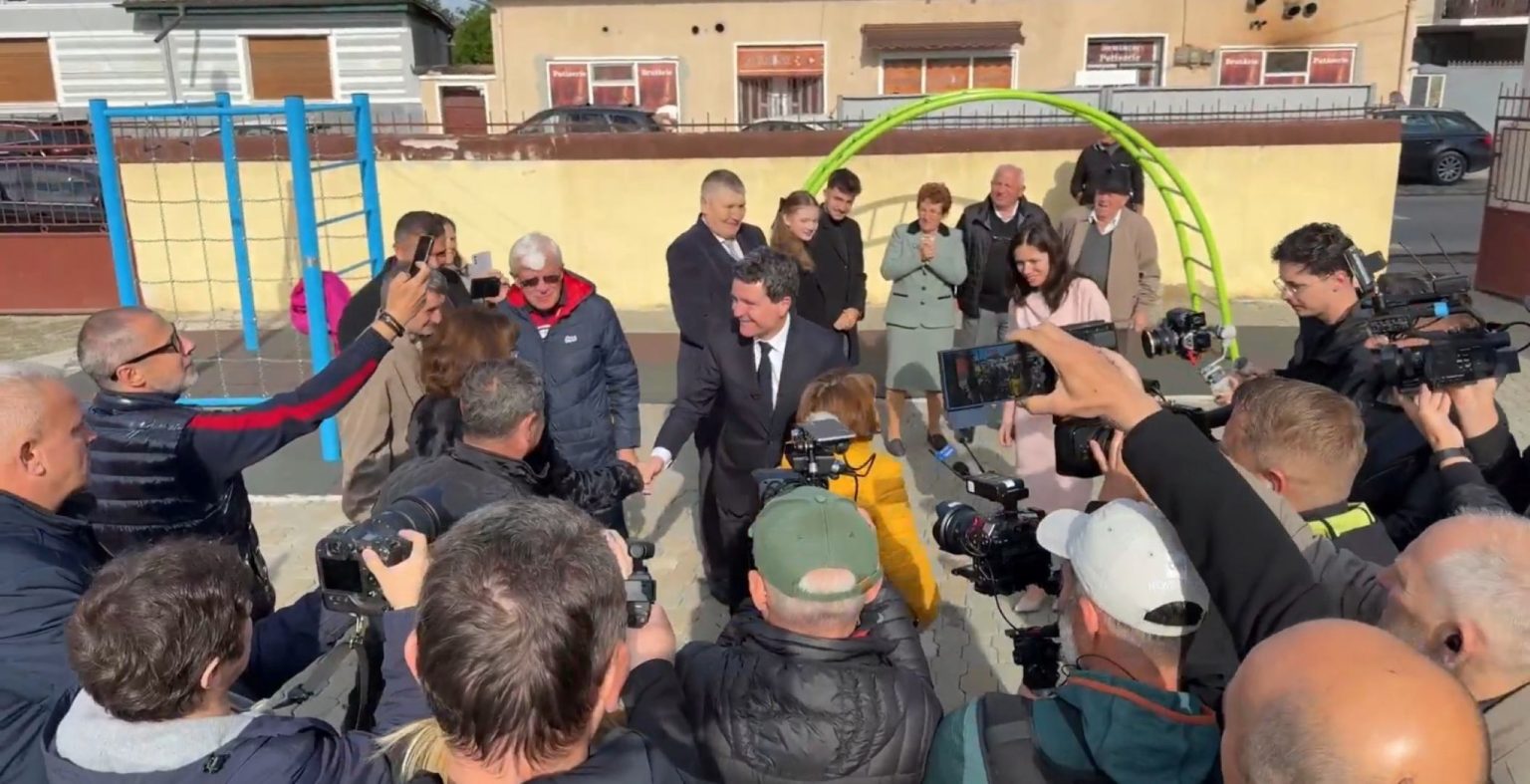 video nicusor dan voteaza in fagaras in turul 2 de alegeri prezidentiale 2025 la primul tur a votat in bucuresti 6829755d4e109