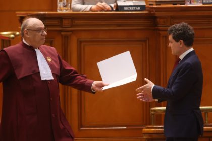 videofoto sa va fie rusine ccr momentul in care un deputat pot protesteaza la investirea lui nicusor dan 68348b2095708